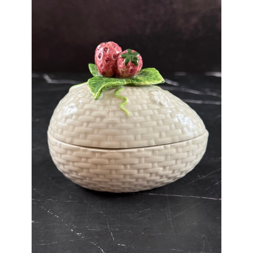 VTG 1982 Fitz and Floyd Ceramic Basketweave Egg Trinket Box 3D Strawberries